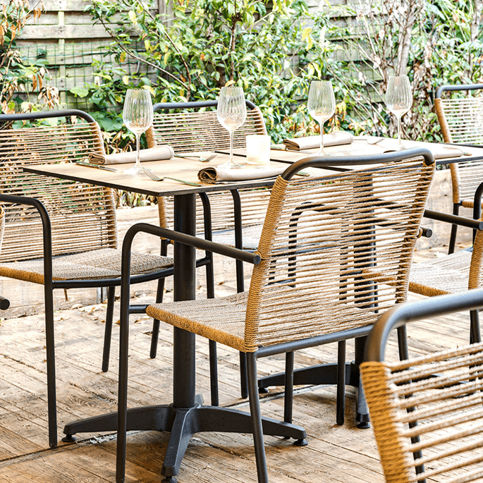 Fauteuil de restaurant empilable pour terrasse en rotin tressé Sarah